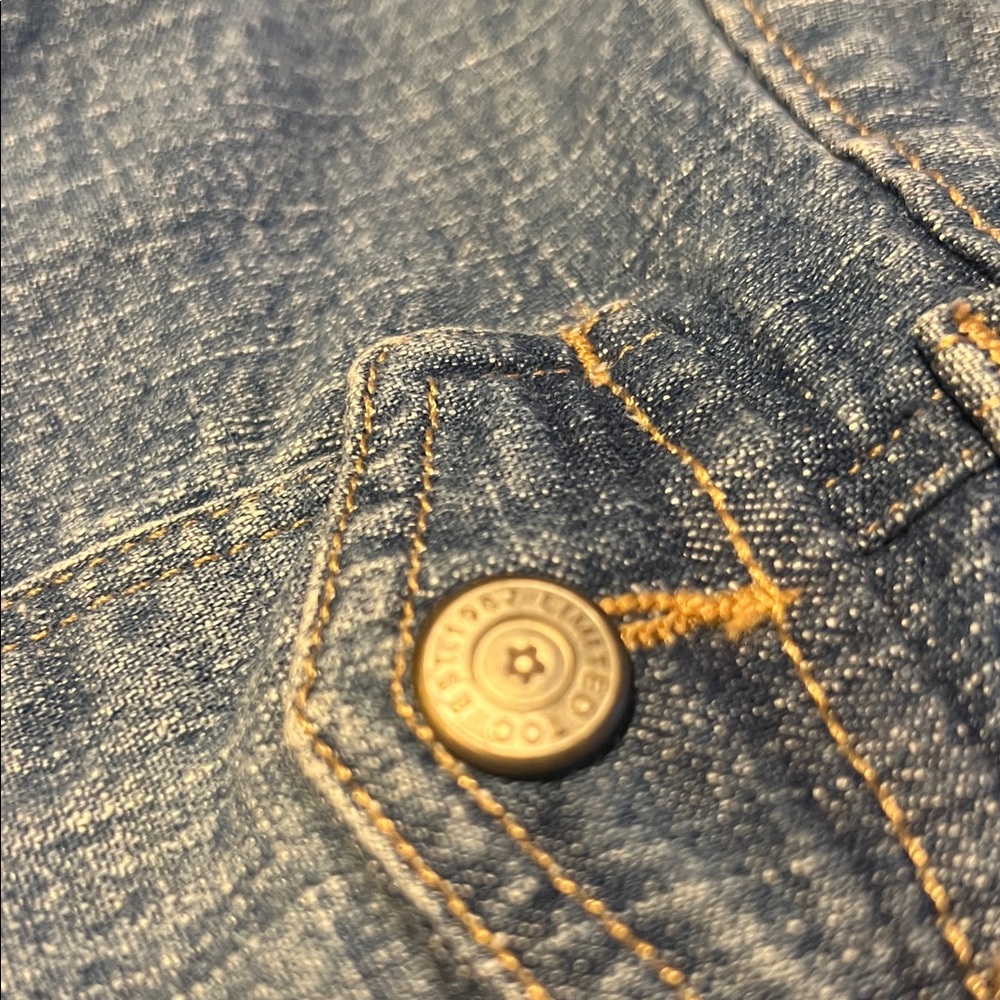 Y2K Limited Too Juniors Size 3 Denim Booty Shorts with Button Accents - Picture 2 of 5